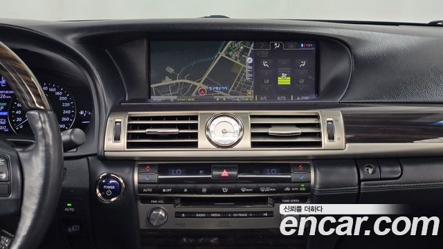 Lexus LS600hL 5-Seats Ottoman XF40 2014 — фото 14