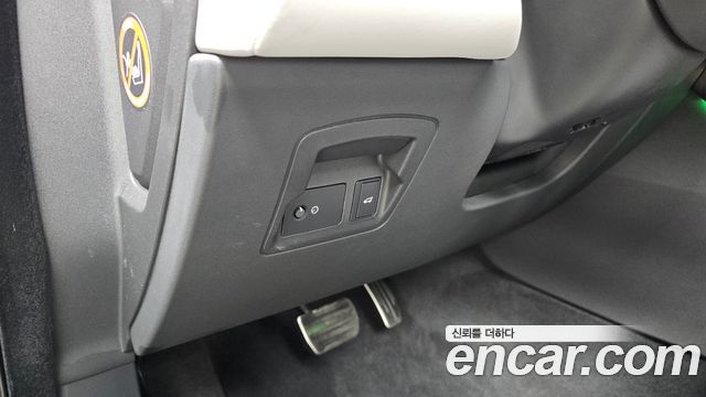 Land Rover Range Rover Velar 2.0 P250 Dynamic SE 2026 — фото 28