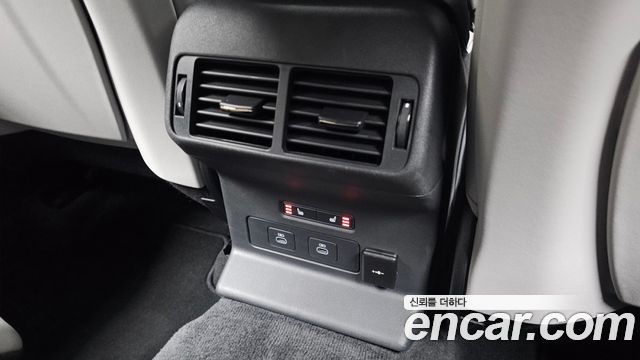 Land Rover Range Rover Velar 2.0 P250 Dynamic SE 2026 — фото 31