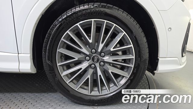 Audi Q3 (F3) 40 TFSI Quattro Premium 2025 — фото 21