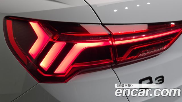 Audi Q3 (F3) 40 TFSI Quattro Premium 2025 — фото 23