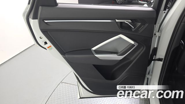 Audi Q3 (F3) 40 TFSI Quattro Premium 2025 — фото 25