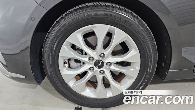 Kia K8 2.5 Gasoline 2WD Noblesse 2022 — фото 5