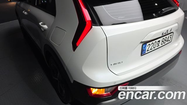 Kia Niro Prestige 2024 — фото 23