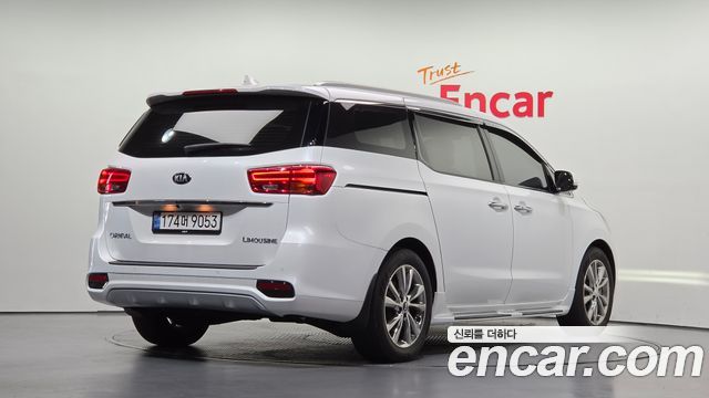 Kia Carnival 7-Seater Limousine VIP 2020 — фото 2