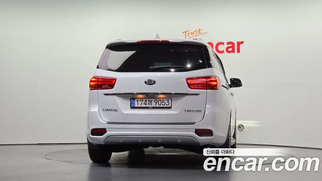Kia Carnival 7-Seater Limousine VIP 2020 — фото 4