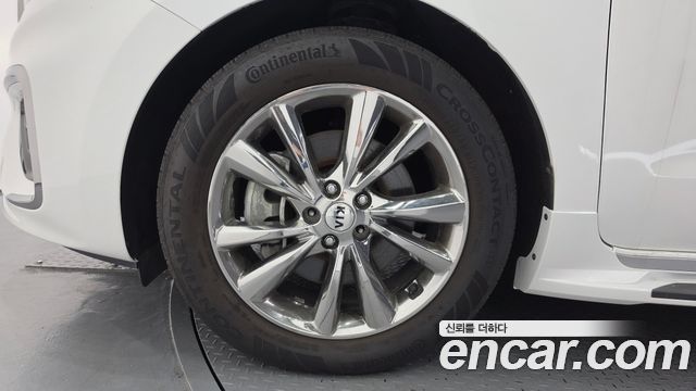 Kia Carnival 7-Seater Limousine VIP 2020 — фото 5