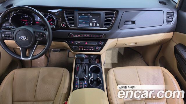 Kia Carnival 7-Seater Limousine VIP 2020 — фото 7