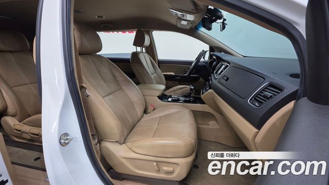 Kia Carnival 7-Seater Limousine VIP 2020 — фото 10