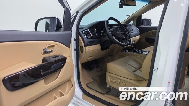 Kia Carnival 7-Seater Limousine VIP 2020 — фото 11