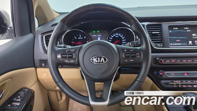Kia Carnival 7-Seater Limousine VIP 2020 — фото 12