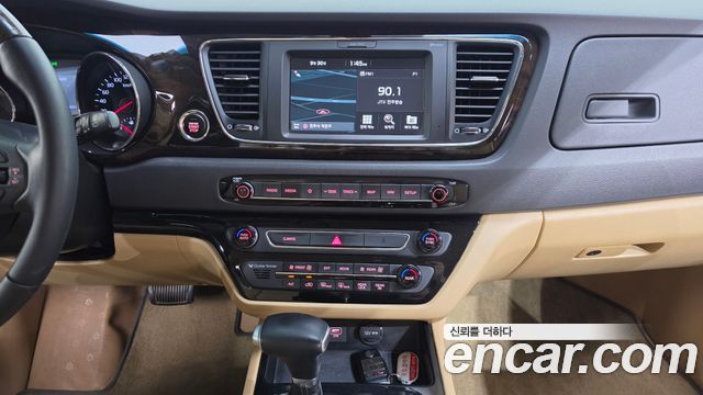Kia Carnival 7-Seater Limousine VIP 2020 — фото 13