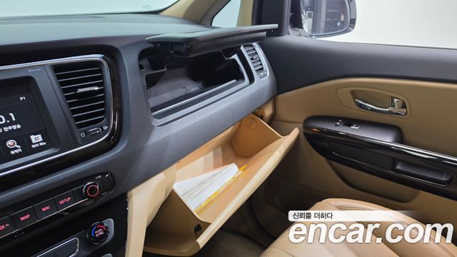 Kia Carnival 7-Seater Limousine VIP 2020 — фото 16