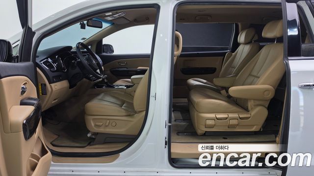 Kia Carnival 7-Seater Limousine VIP 2020 — фото 17