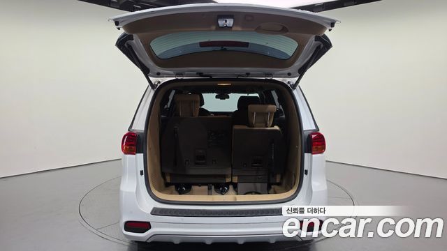 Kia Carnival 7-Seater Limousine VIP 2020 — фото 20