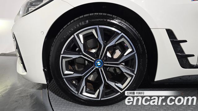 BMW i4 eDrive40 M Sports 2022 — фото 5