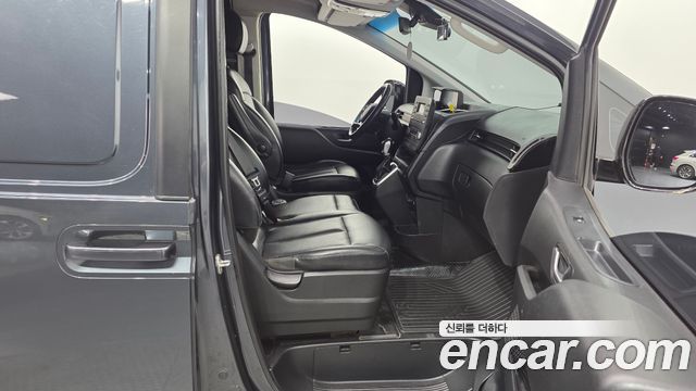 Hyundai Staria Cargo 3-Seater Modern 2022 — фото 11
