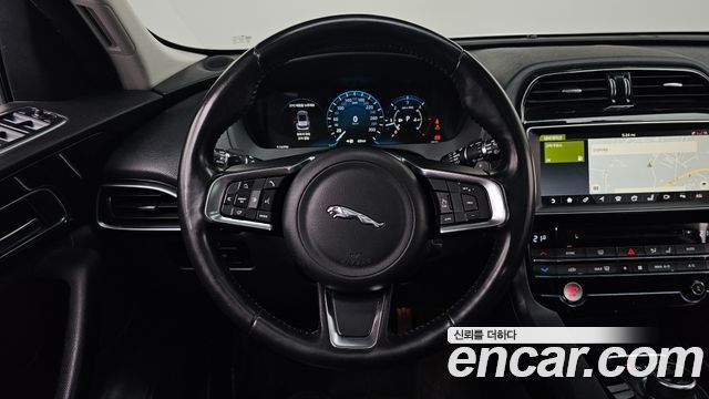 Jaguar F-PACE 20d Prestige 2018 — фото 13