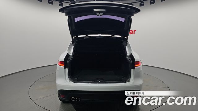 Jaguar F-PACE 20d Prestige 2018 — фото 20
