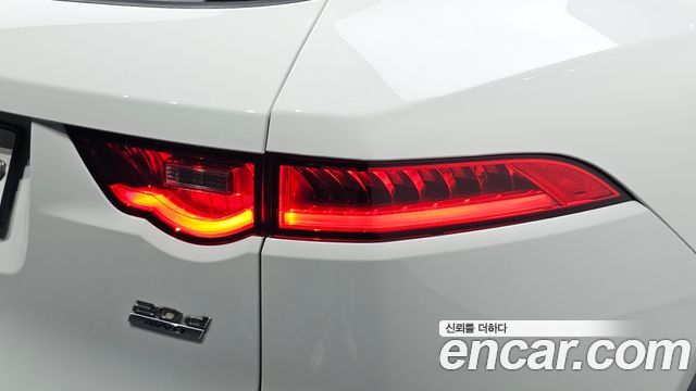 Jaguar F-PACE 20d Prestige 2018 — фото 23