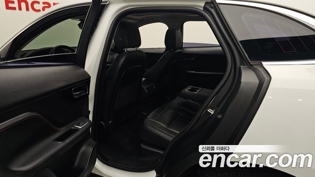 Jaguar F-PACE 20d Prestige 2018 — фото 26