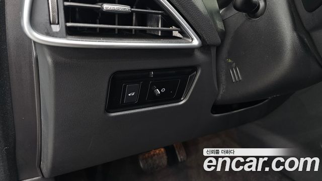 Jaguar F-PACE 20d Prestige 2018 — фото 28