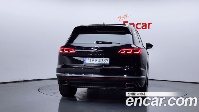 Volkswagen Touareg (III) 3.0 TDI Prestige 2023 — фото 4