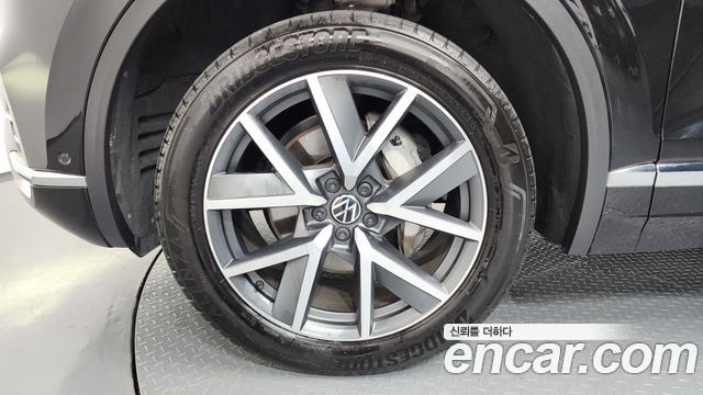 Volkswagen Touareg (III) 3.0 TDI Prestige 2023 — фото 5