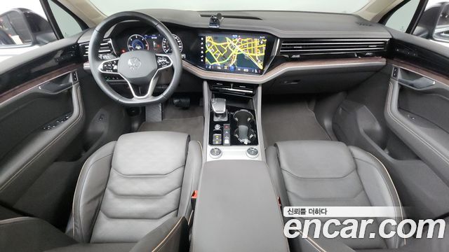 Volkswagen Touareg (III) 3.0 TDI Prestige 2023 — фото 7