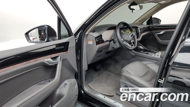Volkswagen Touareg (III) 3.0 TDI Prestige 2023 — фото 10