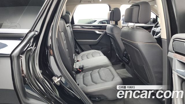 Volkswagen Touareg (III) 3.0 TDI Prestige 2023 — фото 11