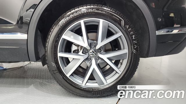 Volkswagen Touareg (III) 3.0 TDI Prestige 2023 — фото 21