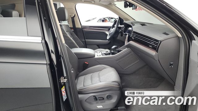 Volkswagen Touareg (III) 3.0 TDI Prestige 2023 — фото 26