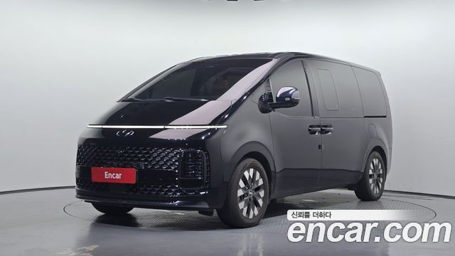 Hyundai Staria 4WD Lounge 9-Seater Inspiration 2023 — фото 1
