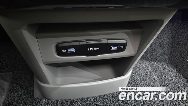 Hyundai Staria 4WD Lounge 9-Seater Inspiration 2023 — фото 12