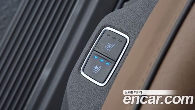 Hyundai Staria 4WD Lounge 9-Seater Inspiration 2023 — фото 17