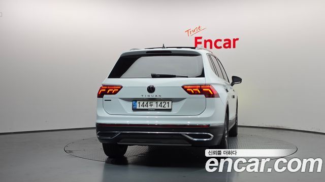 Volkswagen Tiguan Allspace 2.0 TSI Prestige 2022 — фото 4