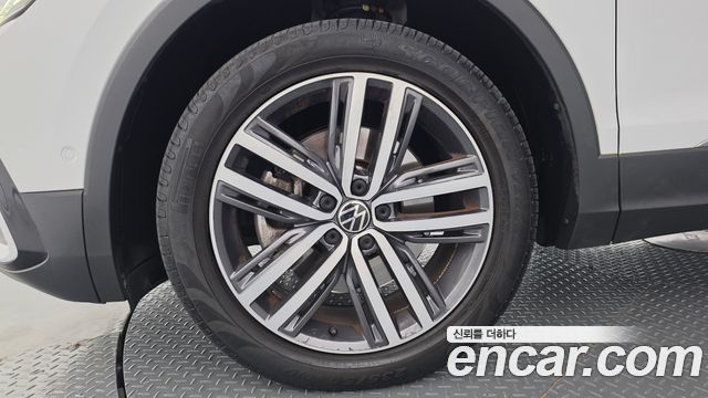 Volkswagen Tiguan Allspace 2.0 TSI Prestige 2022 — фото 5