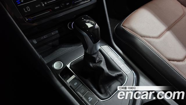 Volkswagen Tiguan Allspace 2.0 TSI Prestige 2022 — фото 9
