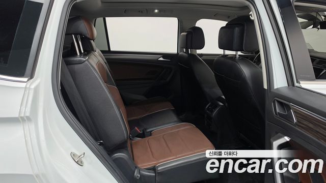Volkswagen Tiguan Allspace 2.0 TSI Prestige 2022 — фото 11