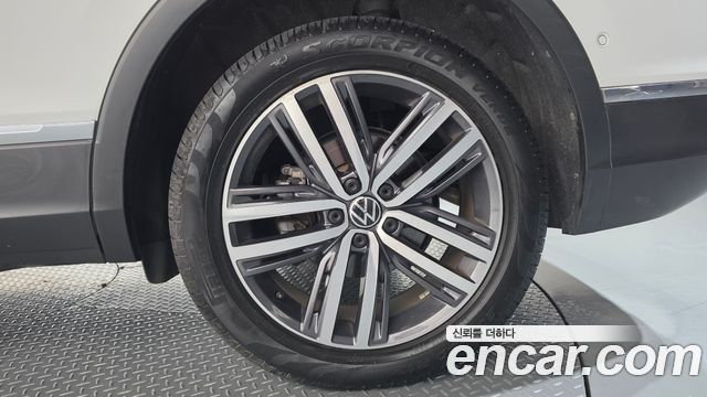 Volkswagen Tiguan Allspace 2.0 TSI Prestige 2022 — фото 21