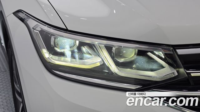 Volkswagen Tiguan Allspace 2.0 TSI Prestige 2022 — фото 22