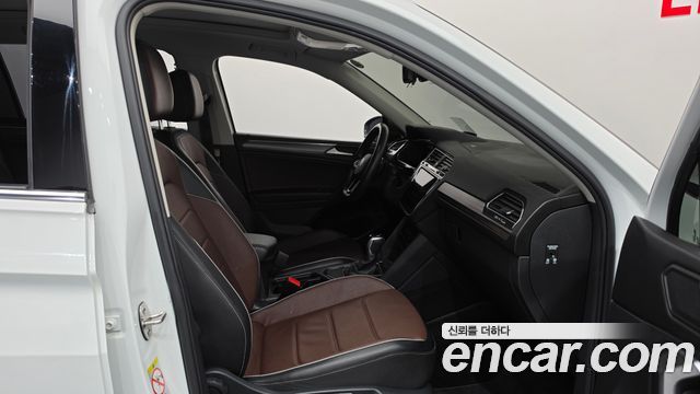 Volkswagen Tiguan Allspace 2.0 TSI Prestige 2022 — фото 26