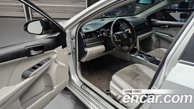 Toyota Camry Hybrid XLE 2012 — фото 10