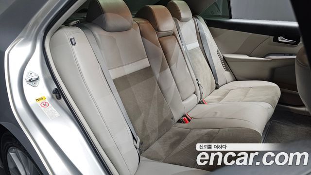 Toyota Camry Hybrid XLE 2012 — фото 11