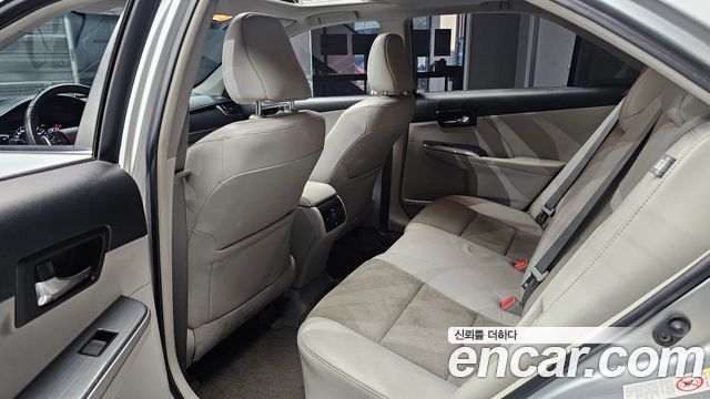 Toyota Camry Hybrid XLE 2012 — фото 12