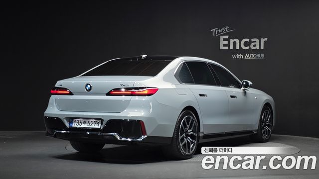 BMW 7 Series (G70) 740i sDrive M Sport 2023 — фото 2