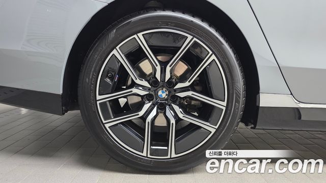 BMW 7 Series (G70) 740i sDrive M Sport 2023 — фото 5