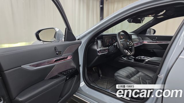 BMW 7 Series (G70) 740i sDrive M Sport 2023 — фото 10