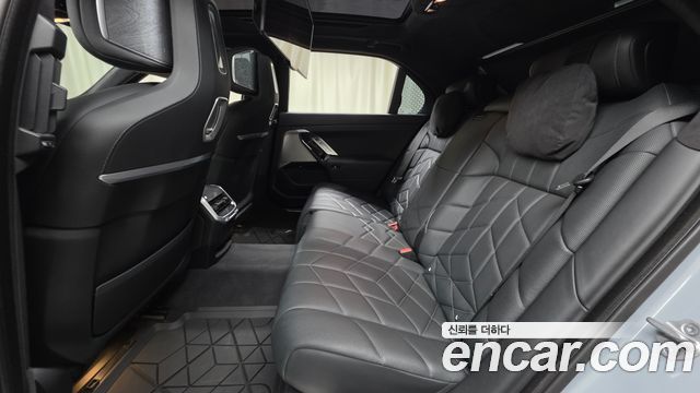 BMW 7 Series (G70) 740i sDrive M Sport 2023 — фото 16